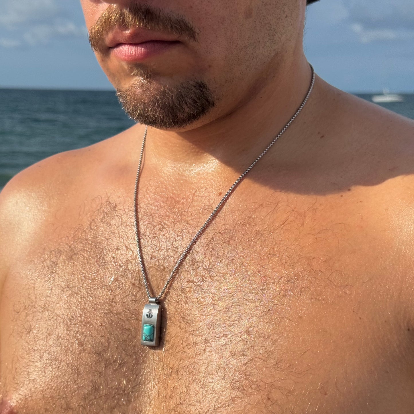 Cadena con dije de piedra turquesa