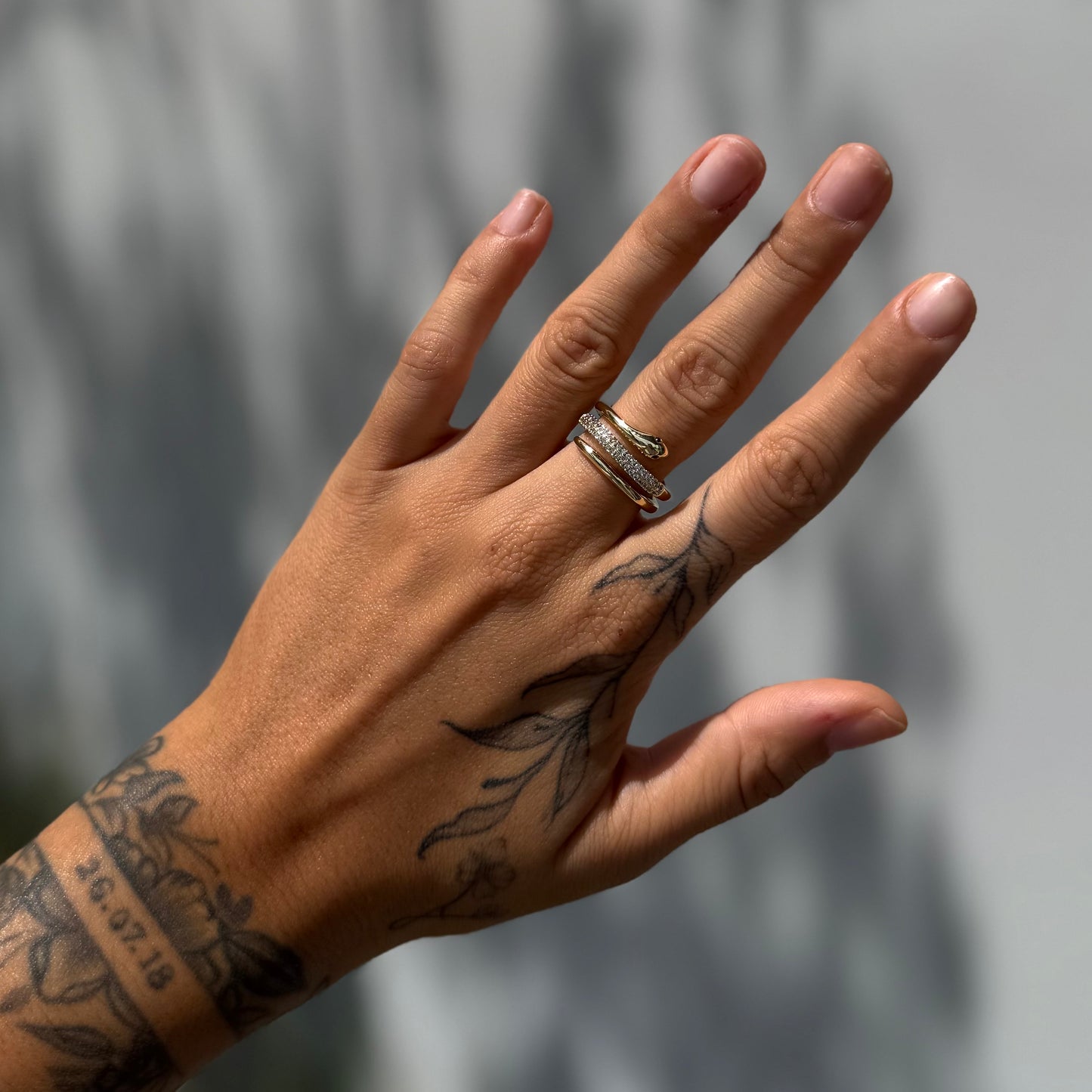 Anillo ajustable de serpiente con ojitos verdes