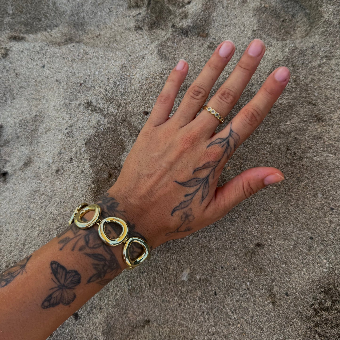 Pulsera con diseño de aros