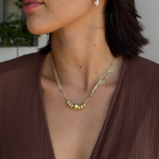 Collar multicadena con esferas