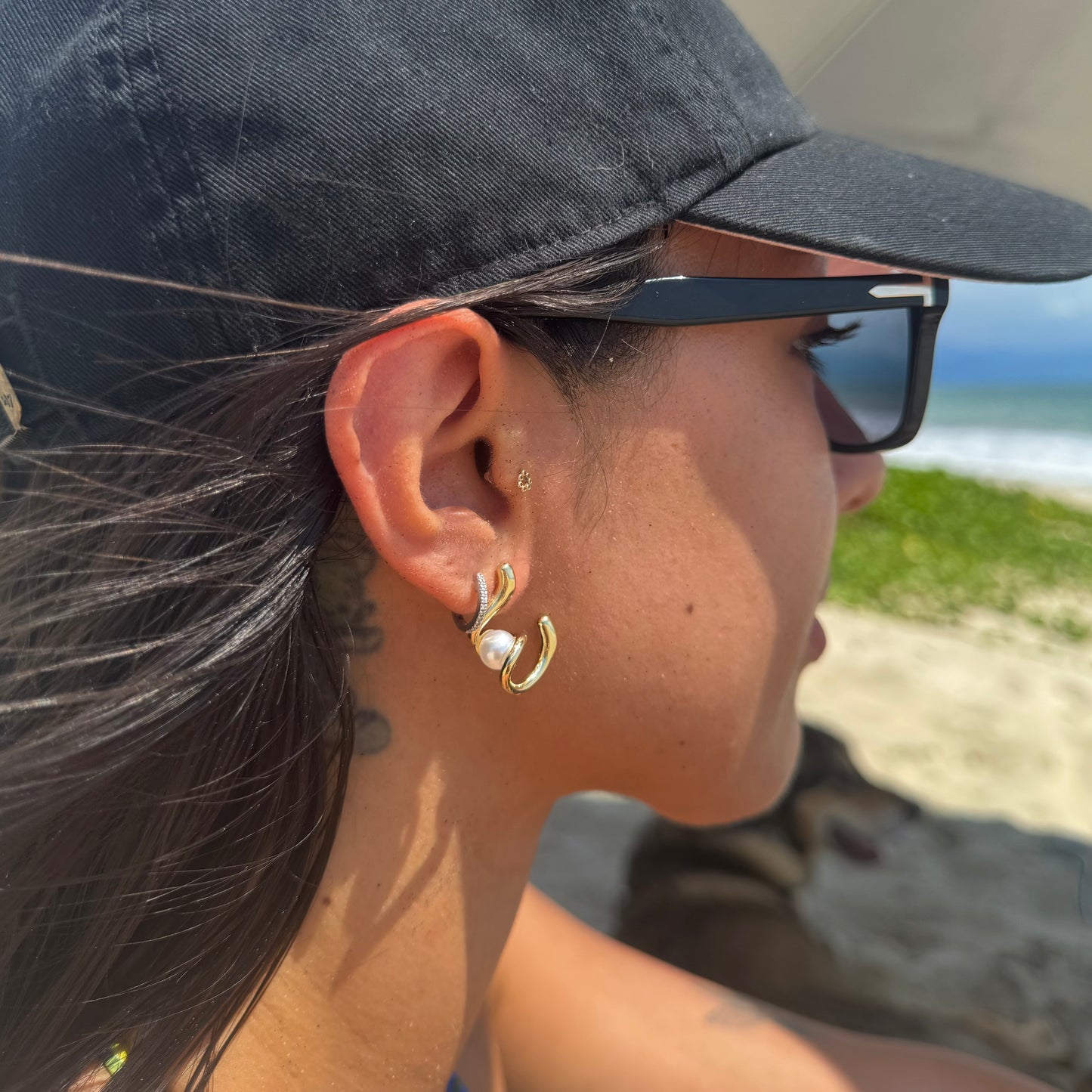 Aretes ondulados con tipo perla
