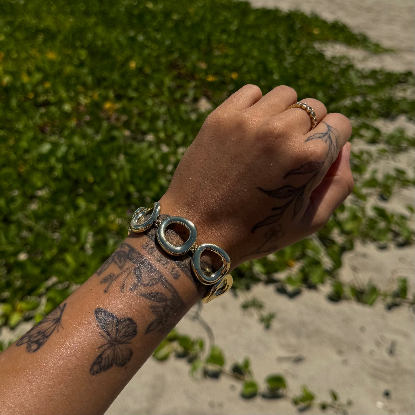 Pulsera con diseño de aros