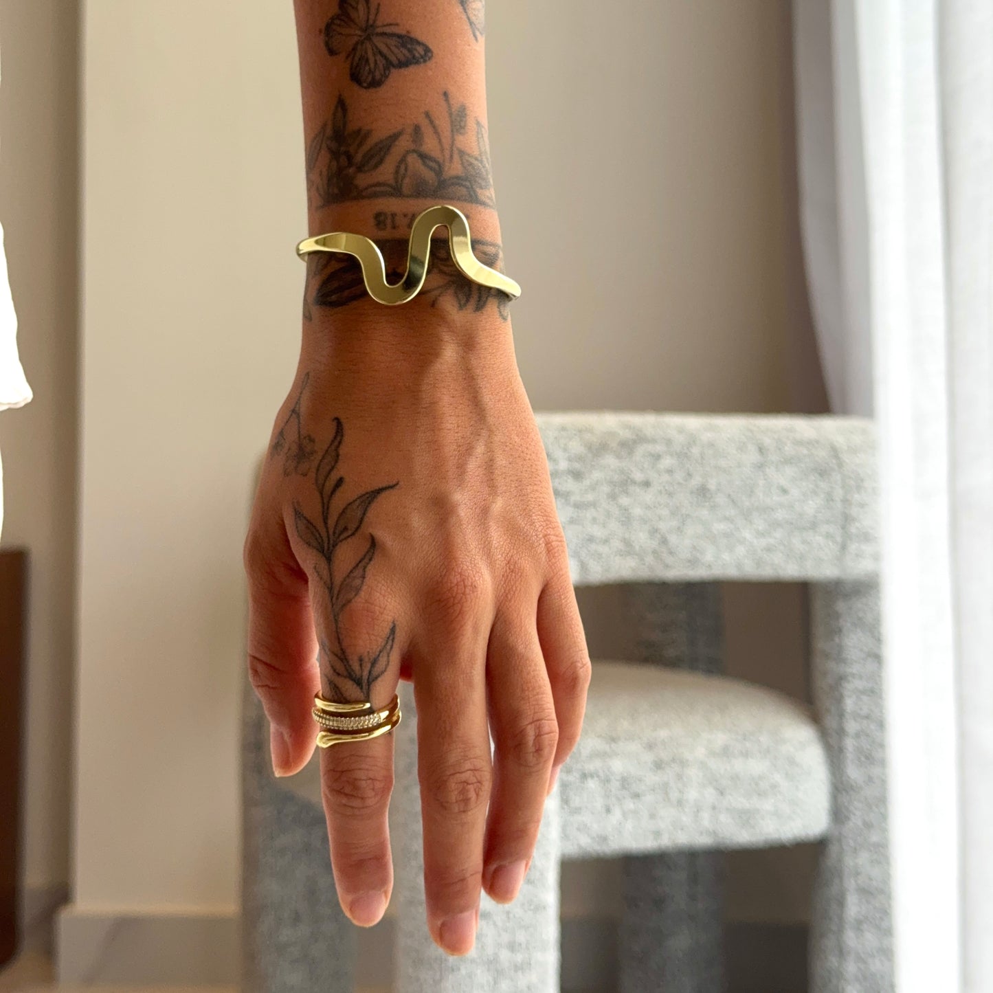 Brazalete ajustable ondulado