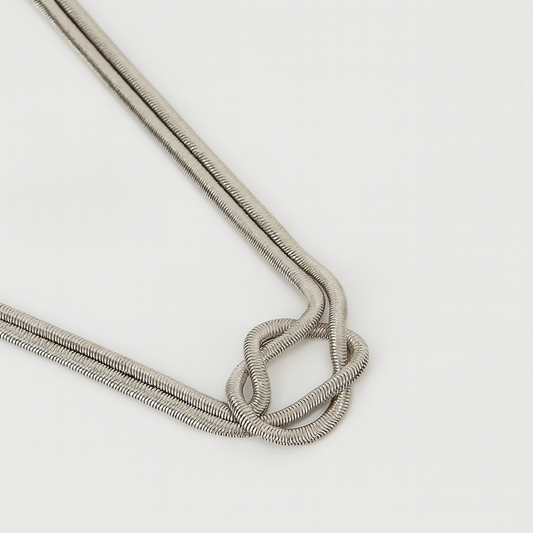 Collar cola de rata plana con nudo