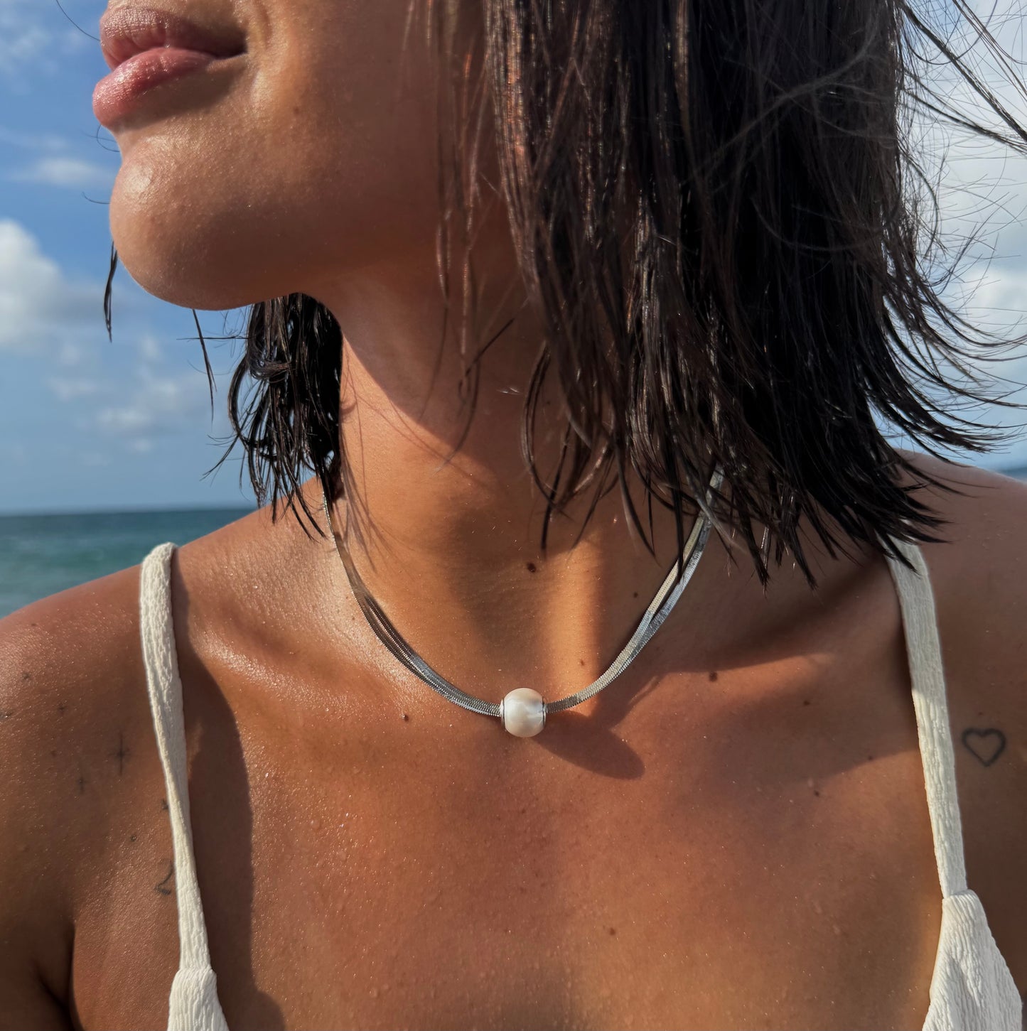Collar plateado doble con tipo perla