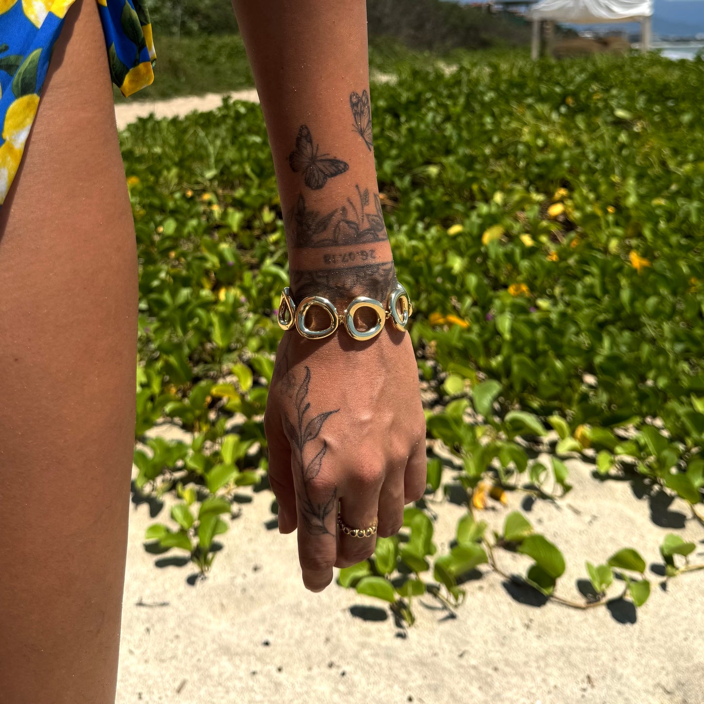 Pulsera con diseño de aros