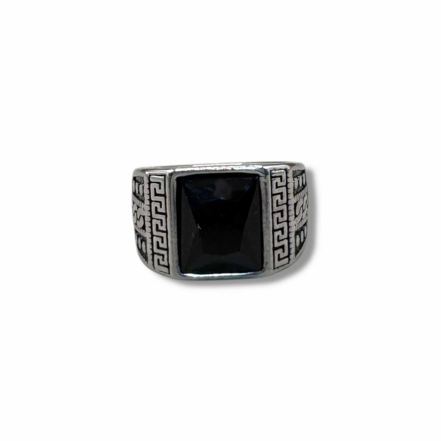 Anillo con piedra cuadrada y grecas con puntos a los laterales