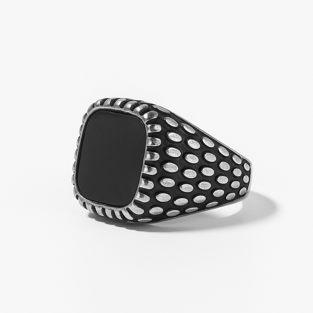Anillo piedra cuadrada y escamas alrededor
