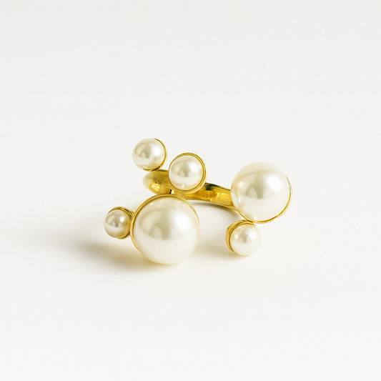 Anillo con diseño de perlas
