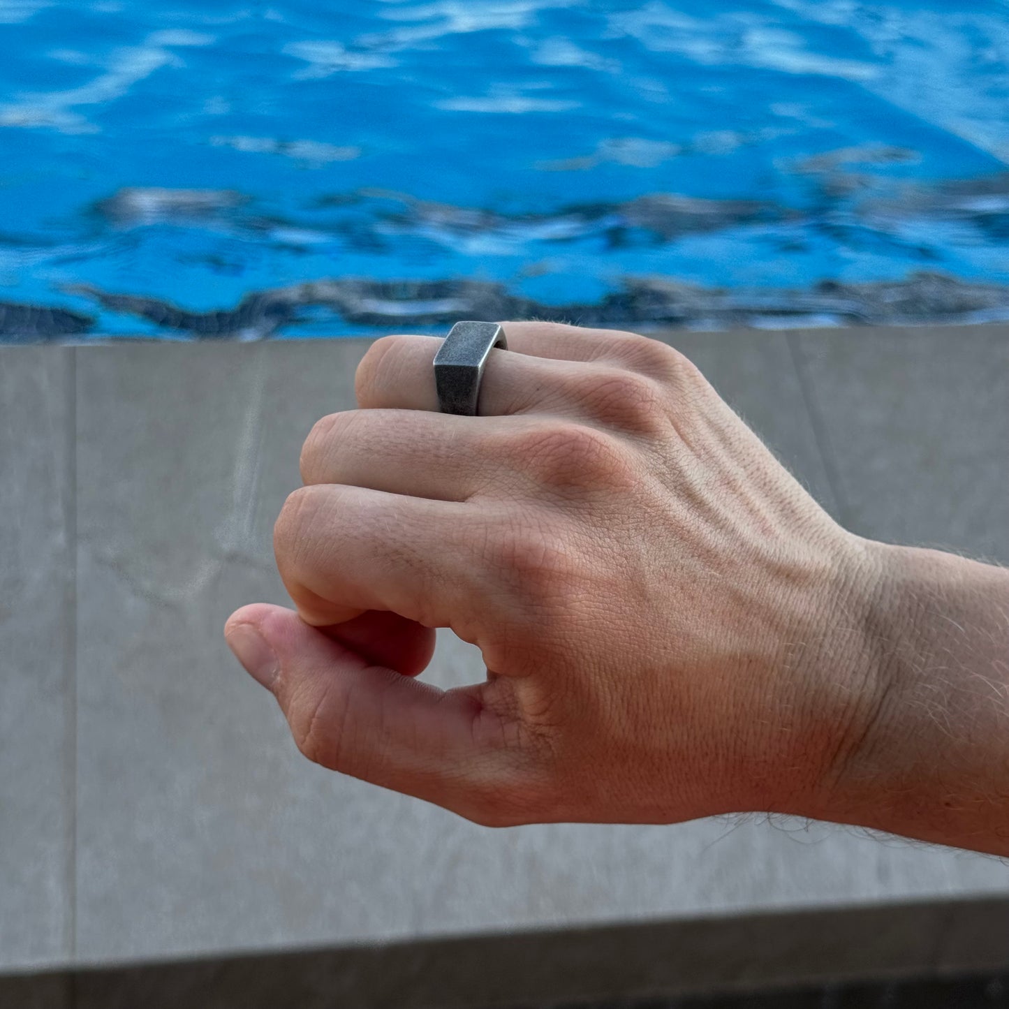 Anillo minimalista