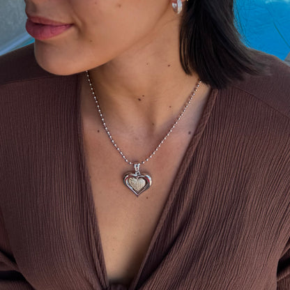 Cadena de bolitas con corazon bitono