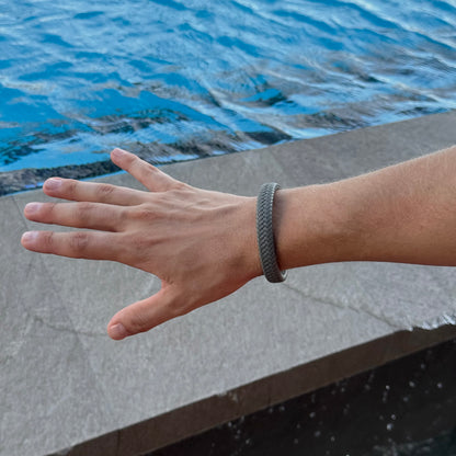 Pulsera de piel entrelazada
