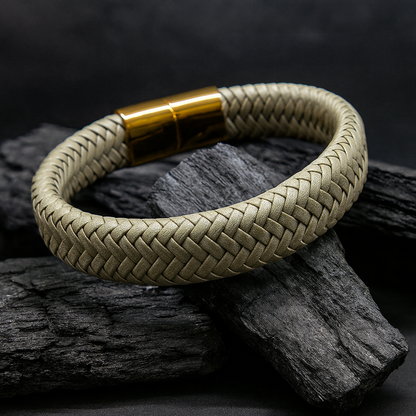 Pulsera de piel entrelazada