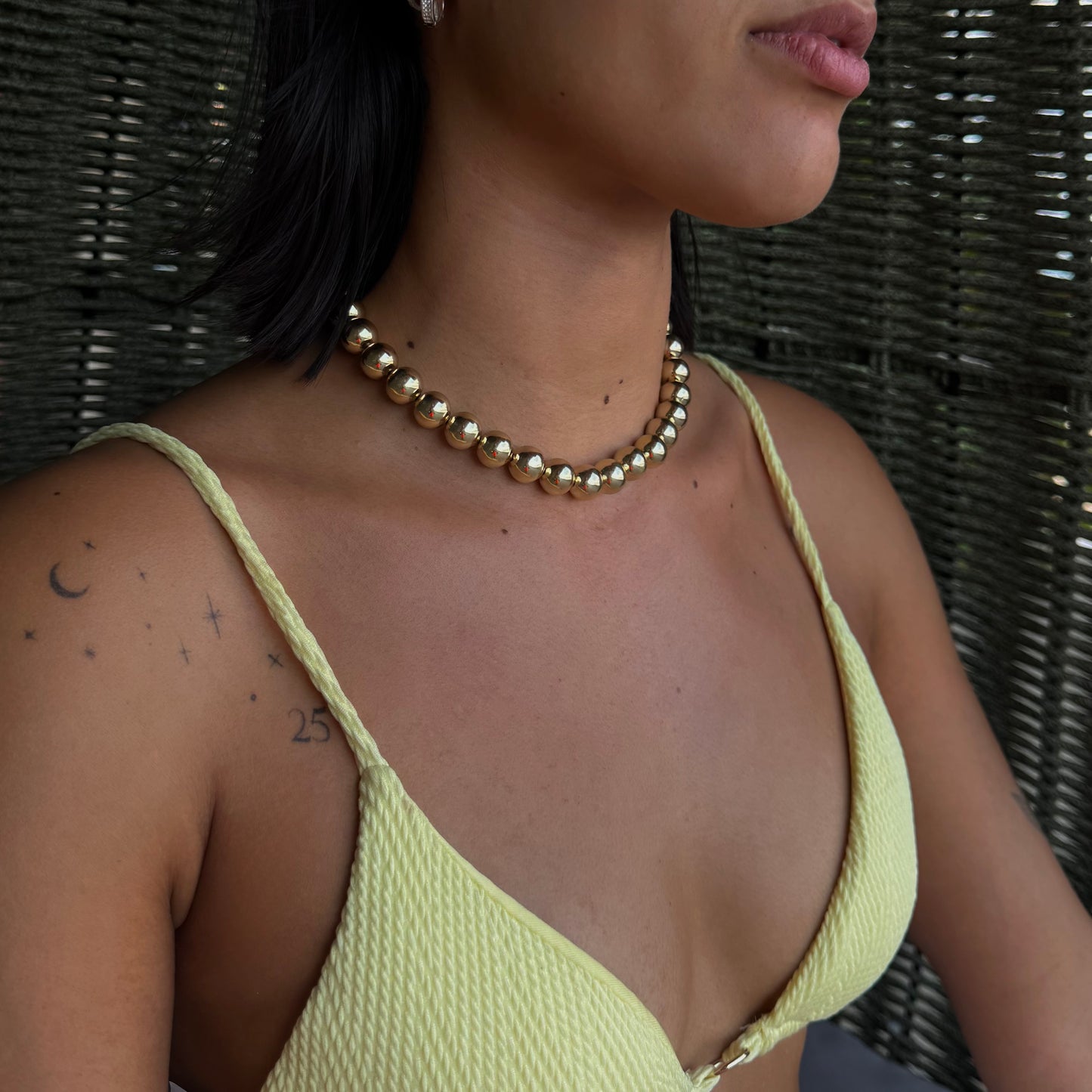 Collar ajustable con diseño de bolitas
