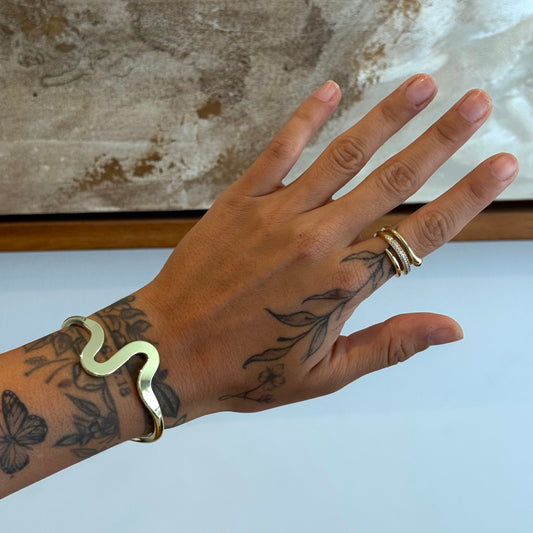 Brazalete ajustable ondulado