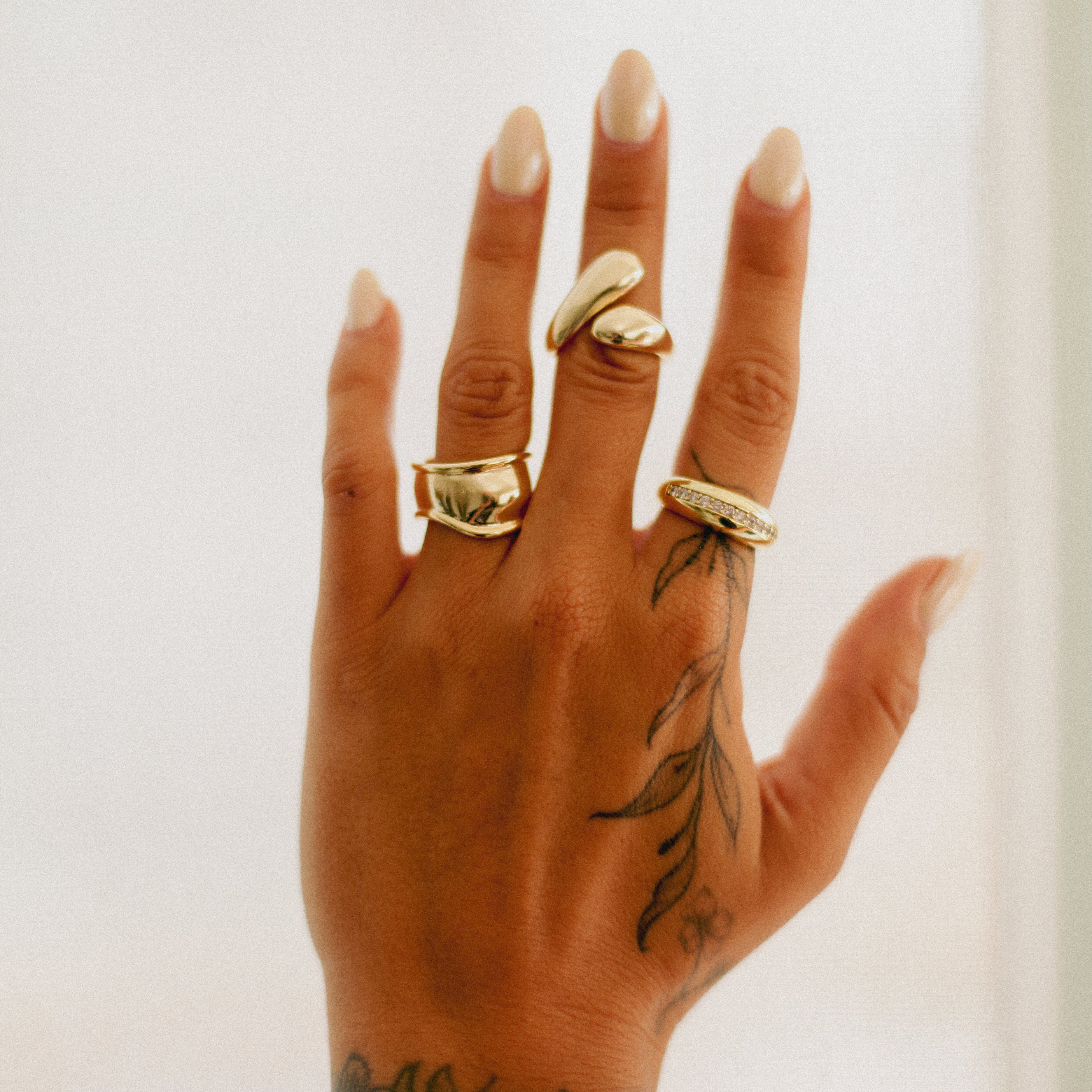 Anillo de doble gota abierto