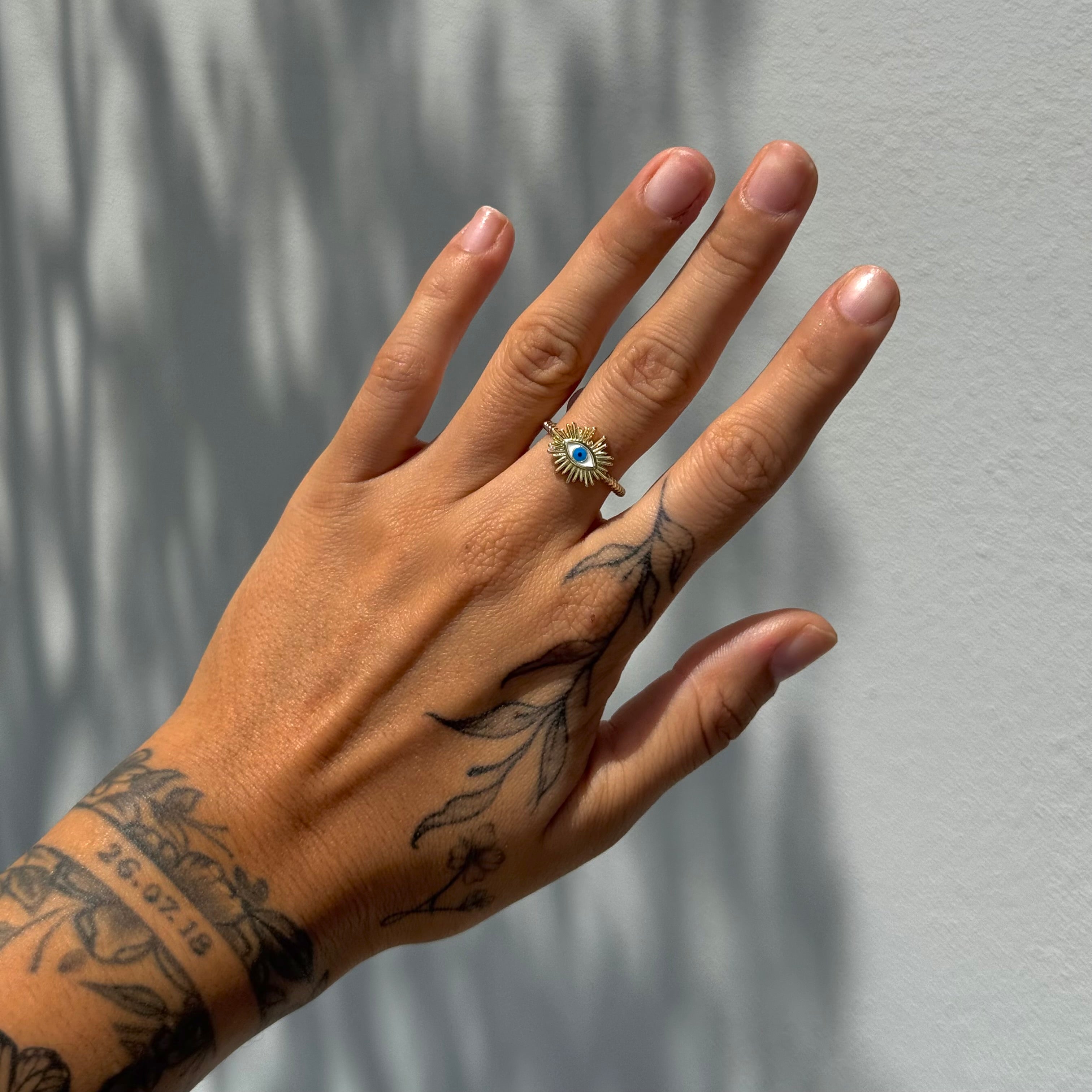 Anillo de ojo turco con resplandor