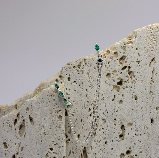 Arete huggie doble con piedra