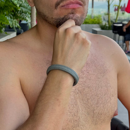 Pulsera de piel entrelazada