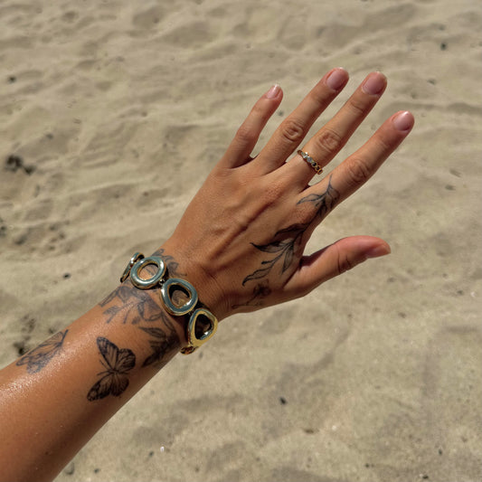 Pulsera con diseño de aros