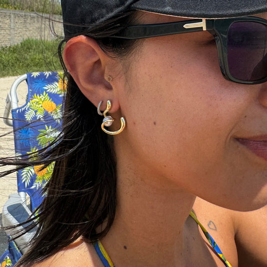 Aretes ondulados con tipo perla