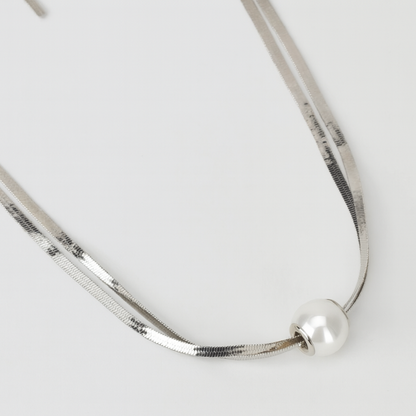 Collar plateado doble con tipo perla