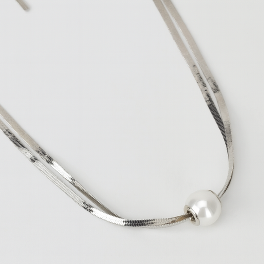 Collar plateado doble con tipo perla