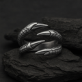 Anillo de garra con escamas