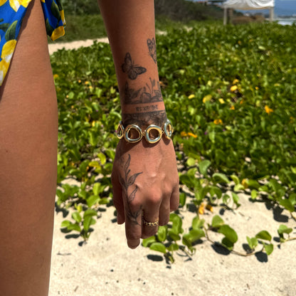 Pulsera con diseño de aros