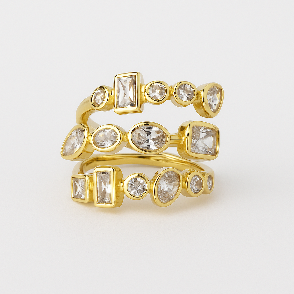 Anillo ajustable en espiral triple con piedras blancas asimétricas.