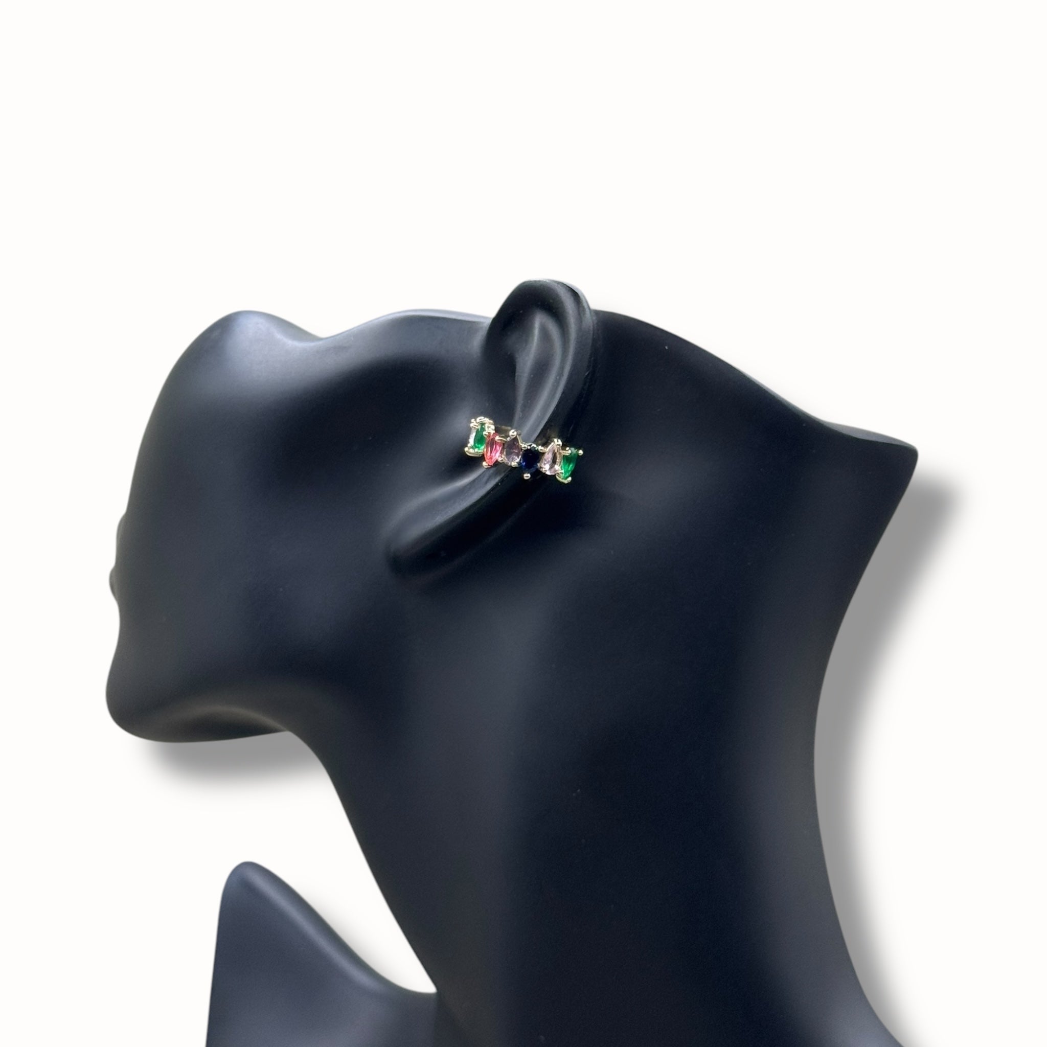 Ear cuff con piedras en gota