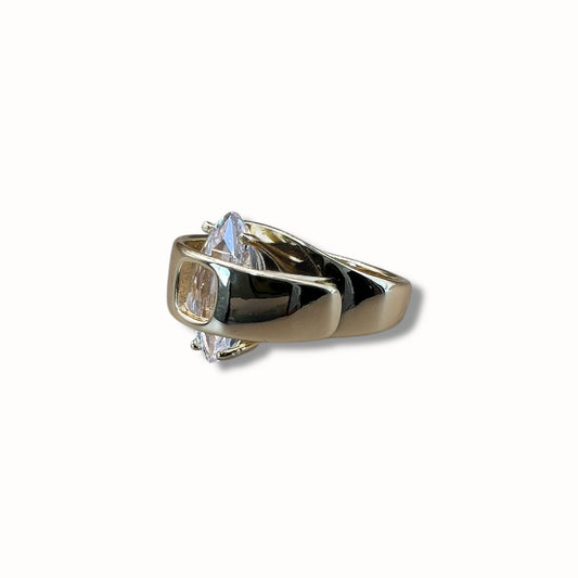 Anillo con circonia central en gota