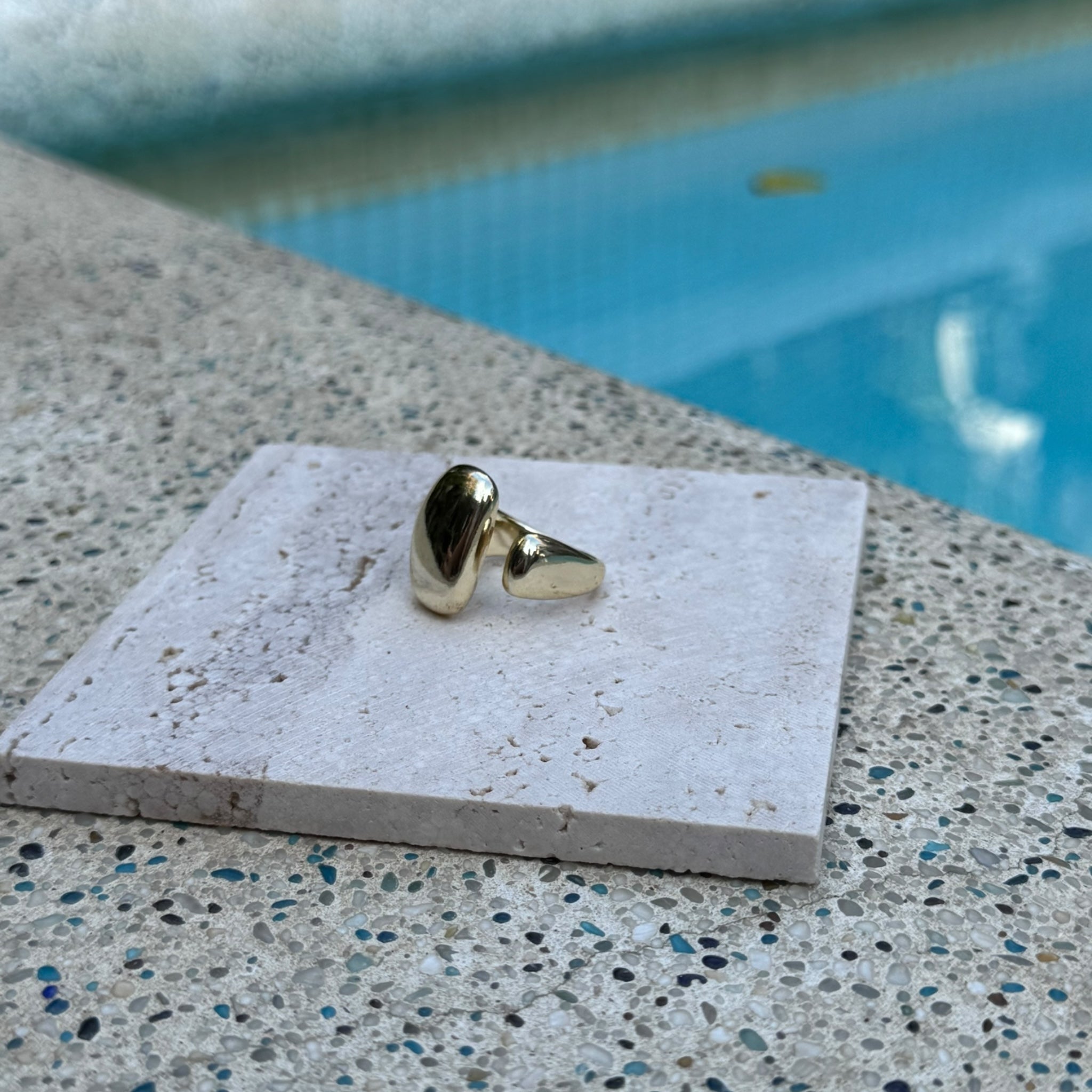 Anillo geométrico doble esfera