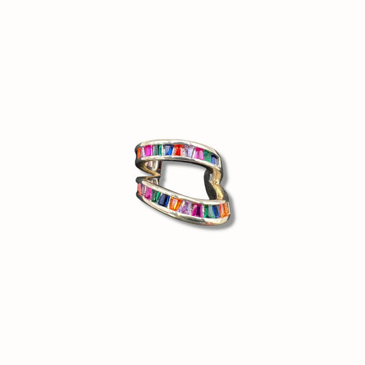 Earcuff con cristales multicolor en corte baguette.
