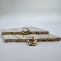 Arete con piedras blancas en forma de corazón