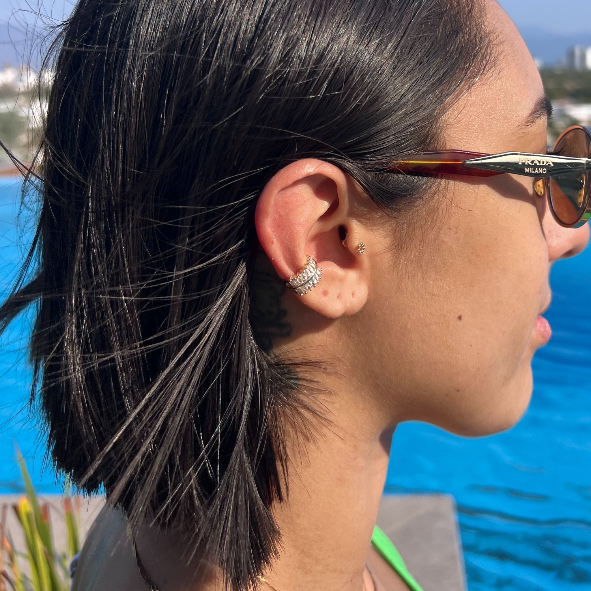 Earcuff con circonias en corte baguette.