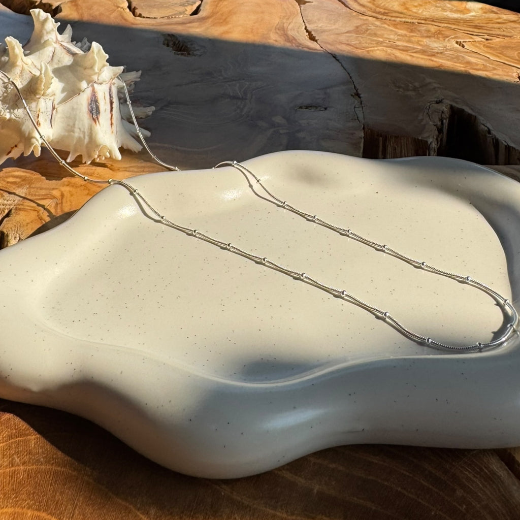 Cadena con esferas intercaladas