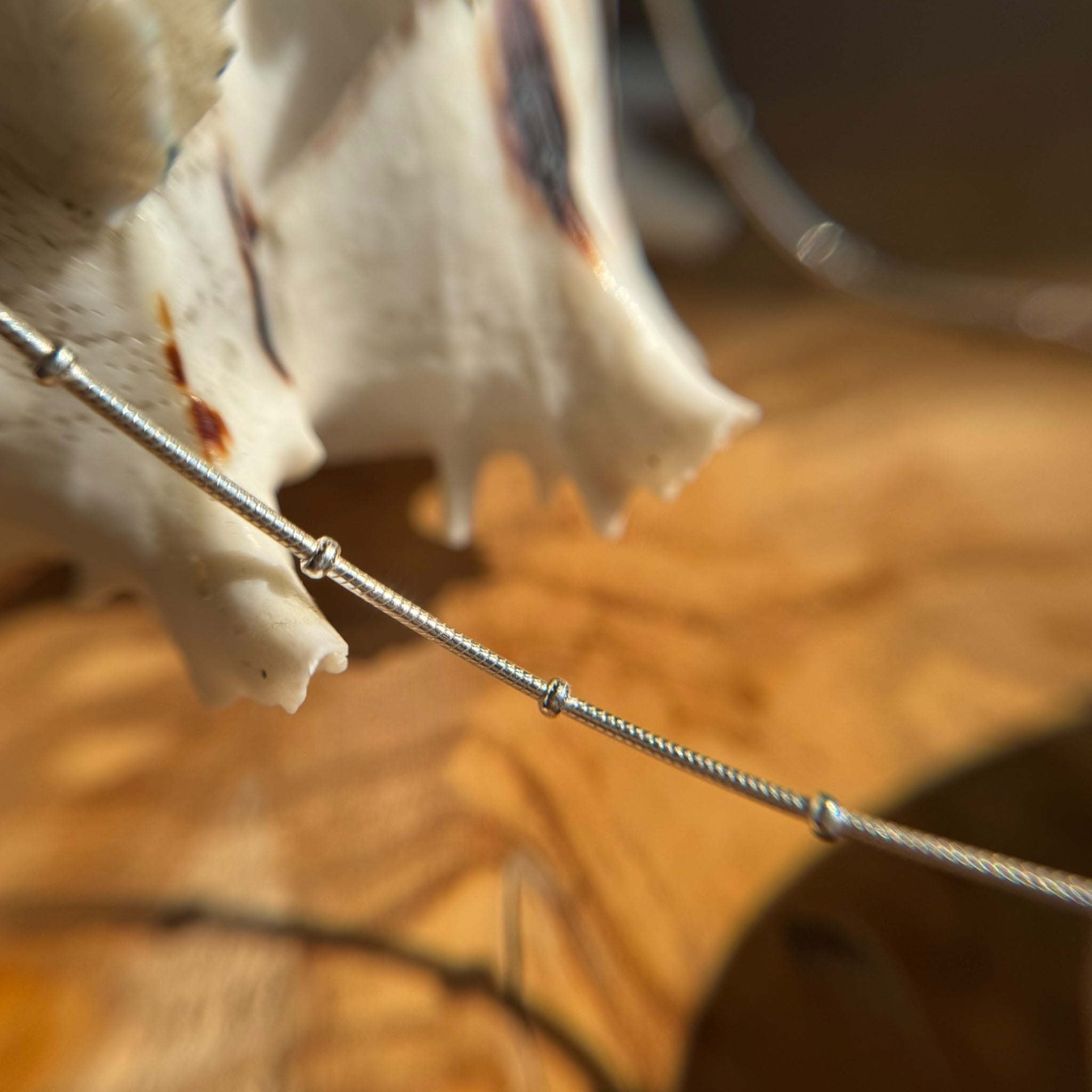 Cadena con esferas intercaladas