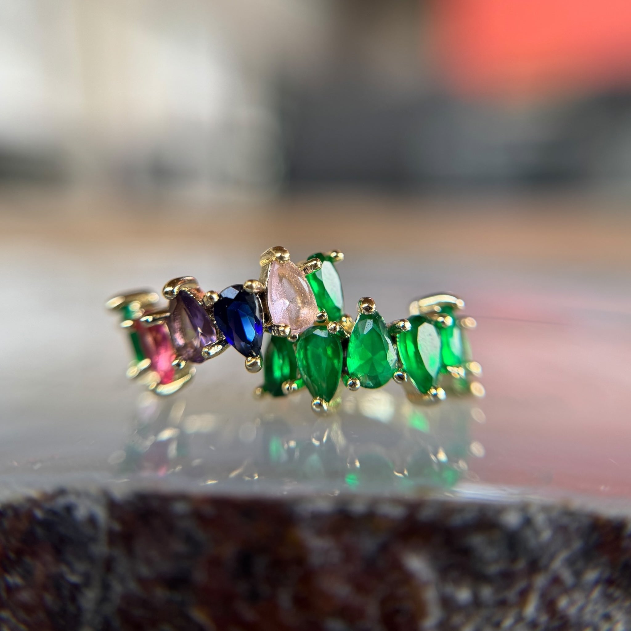 Ear cuff con piedras en gota