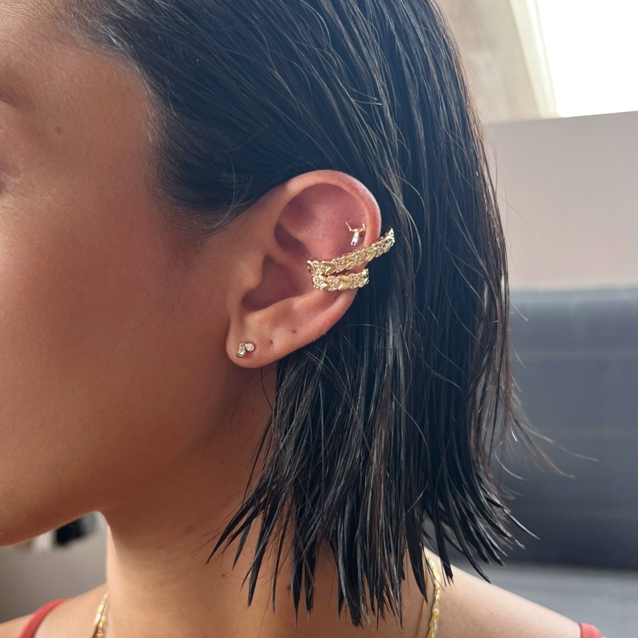 Ear cuff de corazones con zirconias