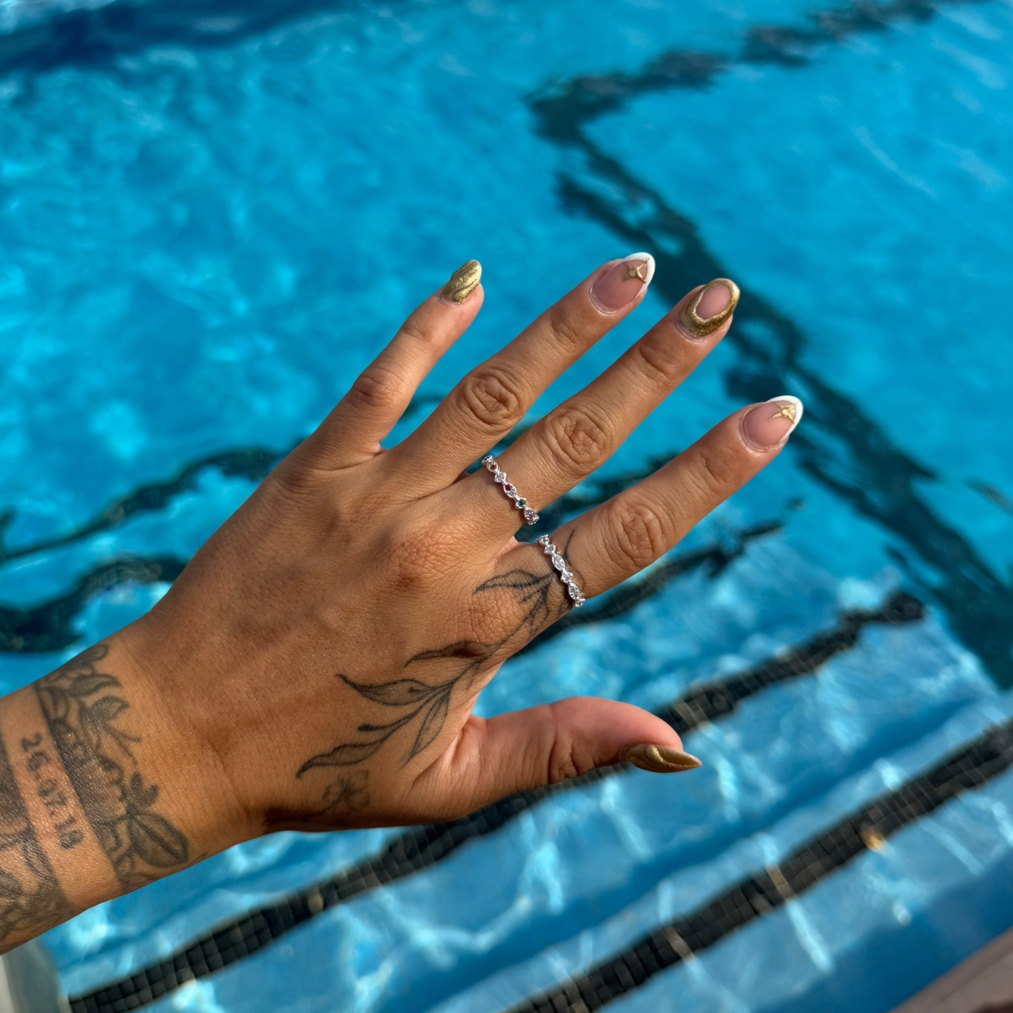 Anillo de media churumbela con piedra zirconia