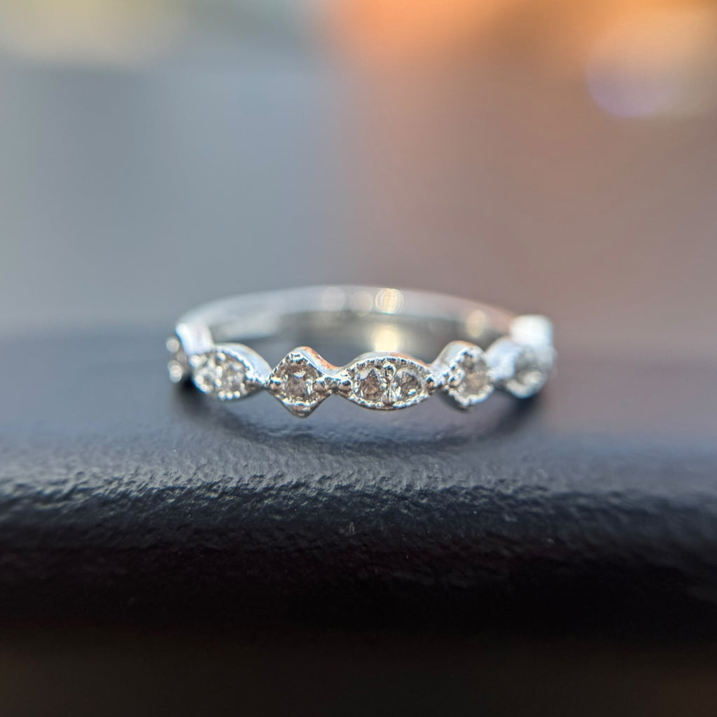 Anillo de media churumbela con piedra zirconia