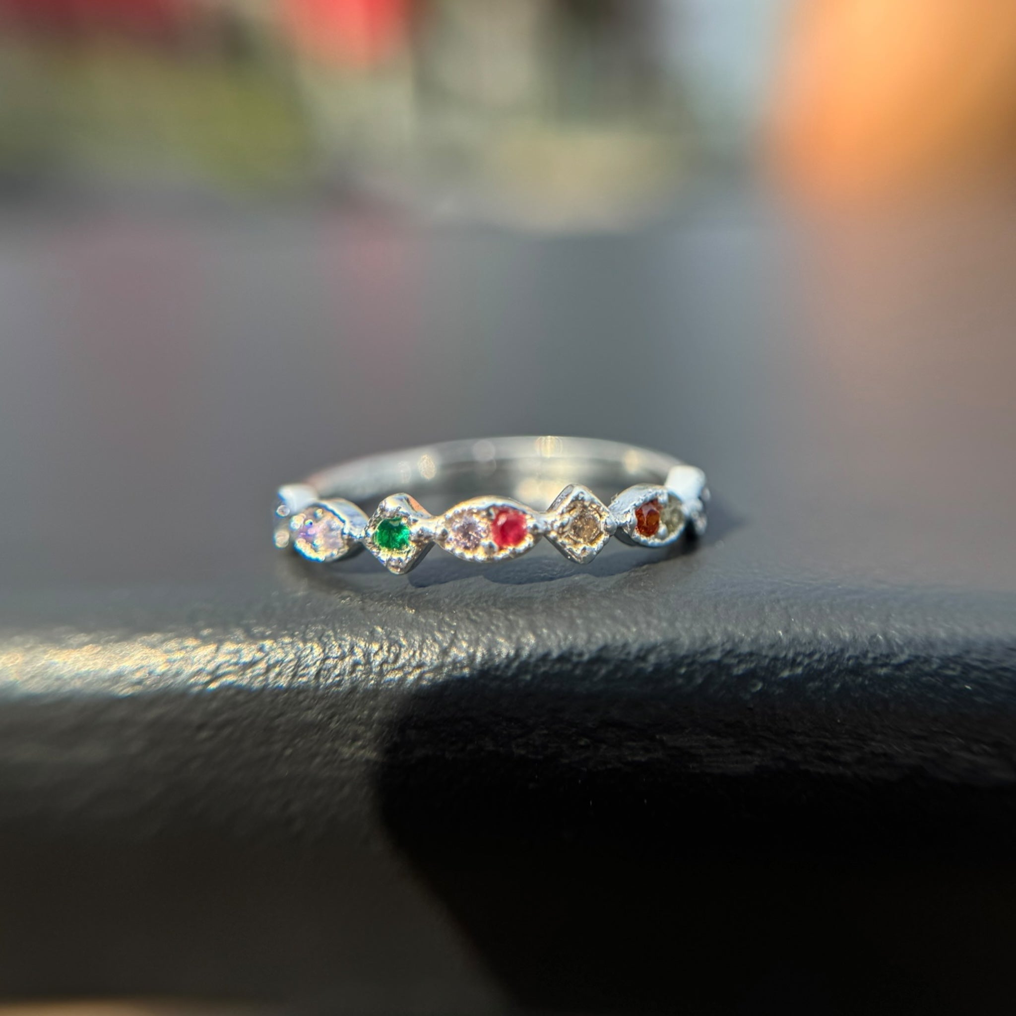 Anillo de media churumbela con piedra zirconia