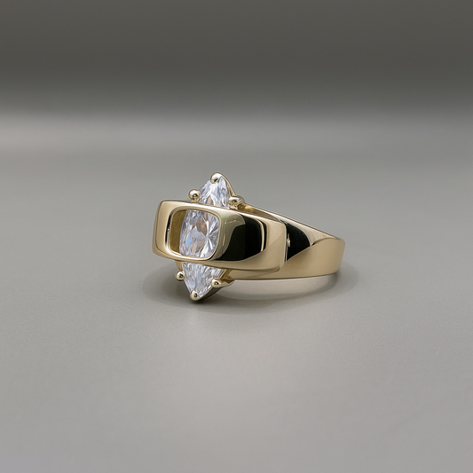 Anillo con circonia central en gota