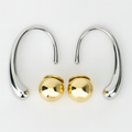 Aretes dorados con esfera plata