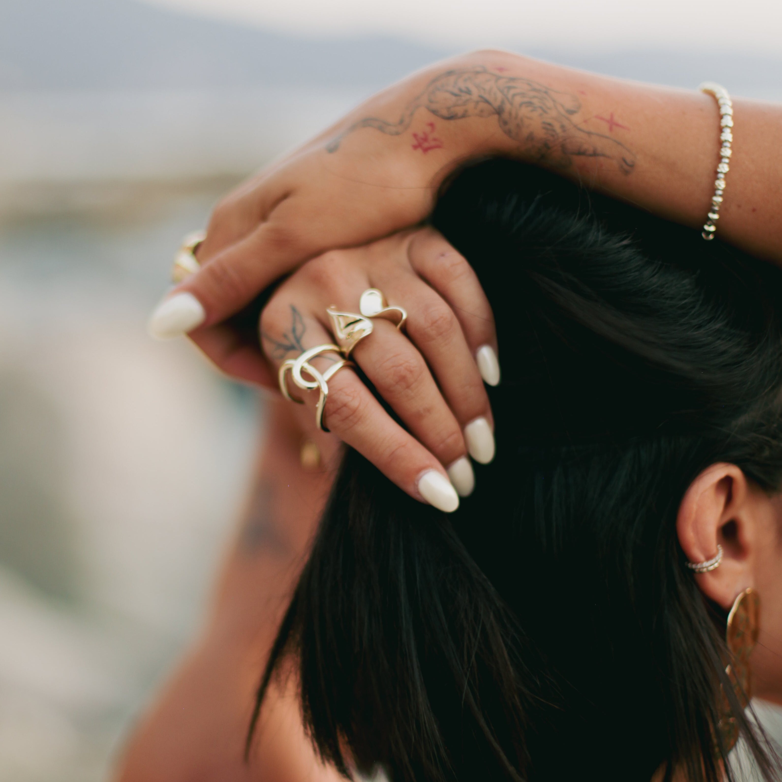 Anillo abstracto enredado