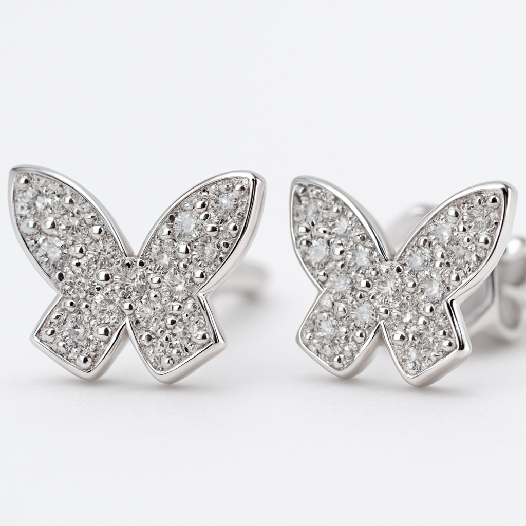 Broquel plateado con forma de mariposa